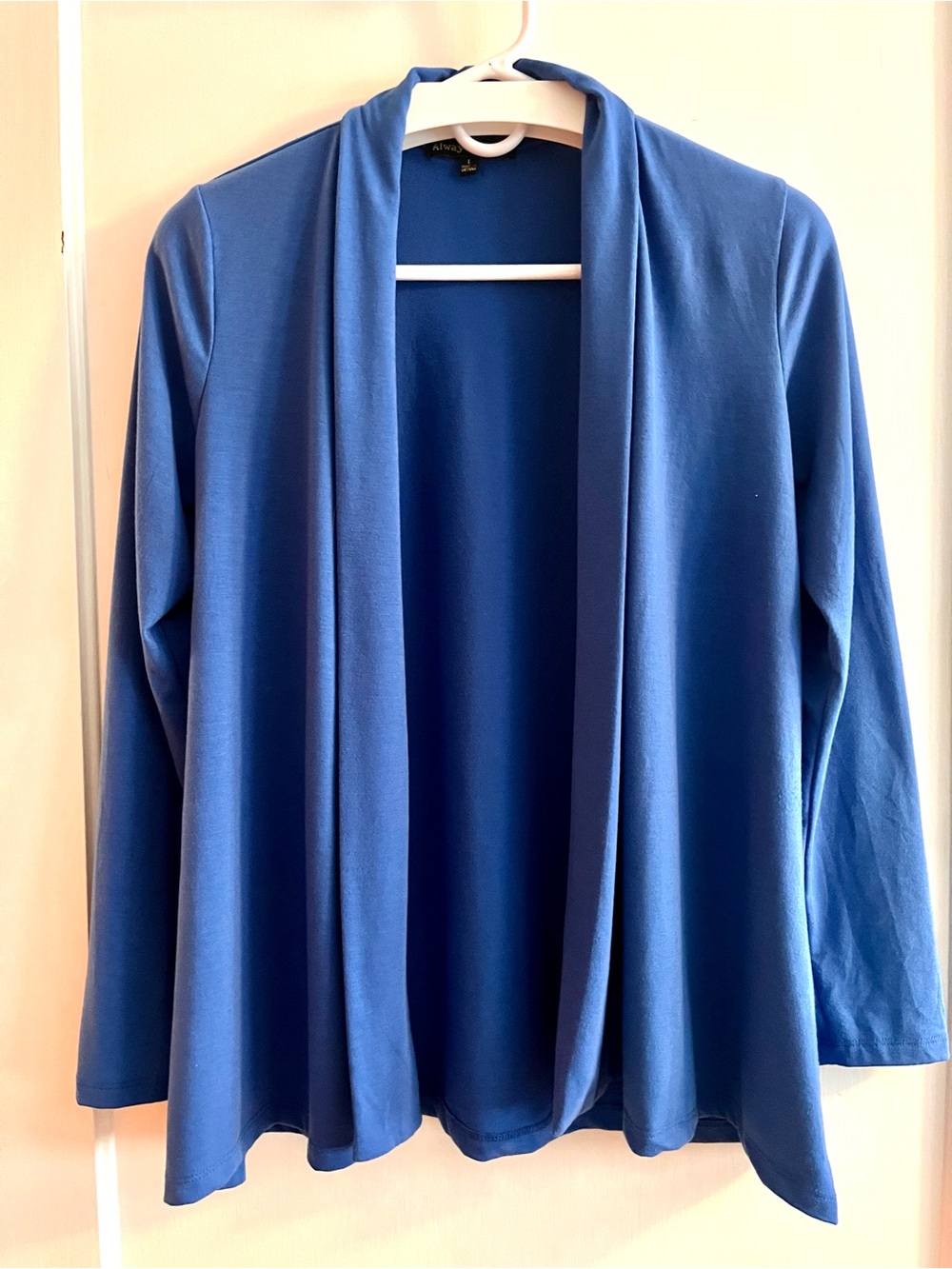 Open-Front Women’s Cardigan in a Beautiful Blue EUC